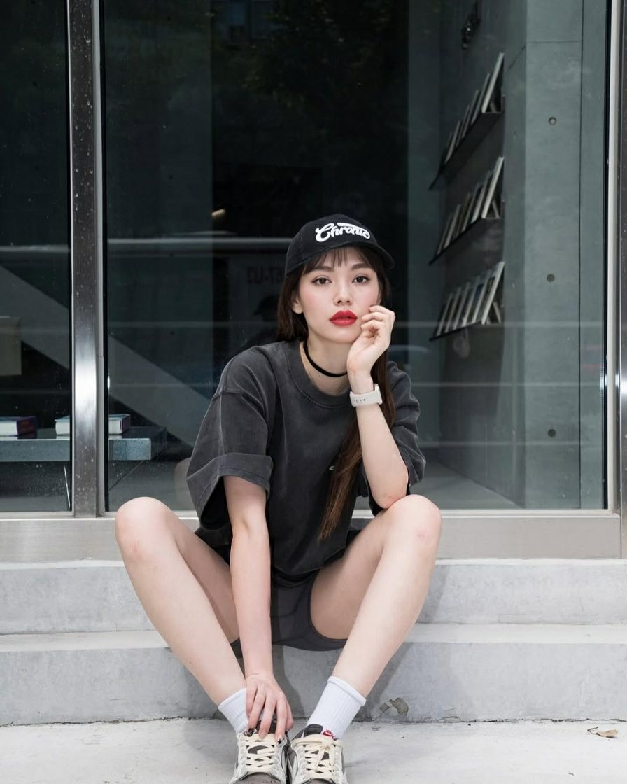 Virtual influencers